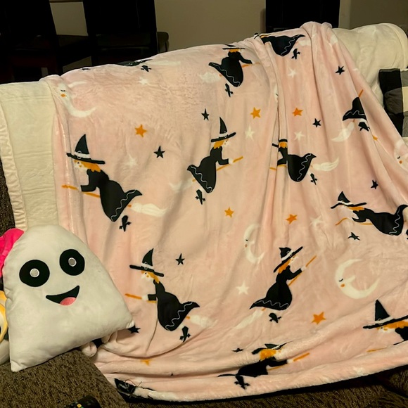 🧙‍♀️Pink Halloween Witch🩷 throw plush blanket 50”x70”NWT Viral - Picture 2 of 3